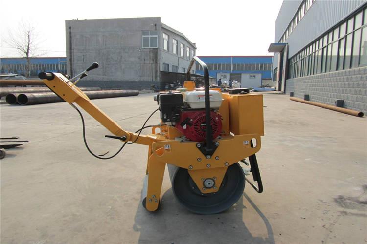 小型壓路機(jī)使用柴油和汽油有哪些區(qū)別？